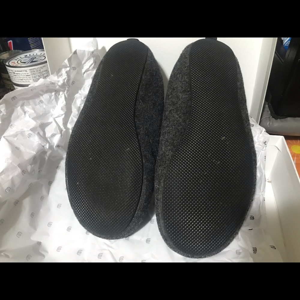 Slippers - Picture 2 of 10
